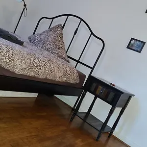  Privatunterkunft Gemuetliches In Einer Altbauwohnung In Der Stadt