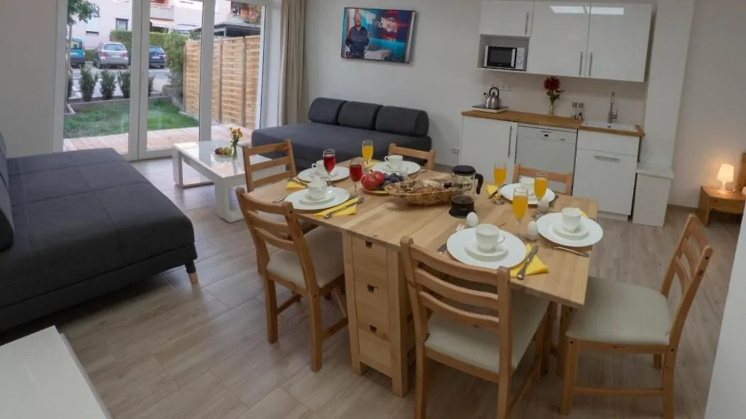 Eleonoras Ferienwohnung In Wuerzburg Stadt Mit Terrasse Im Erdgeschoss Inklusive Eigenen Parkplaetzen Vor Der Tuer Apartment Wurzburg